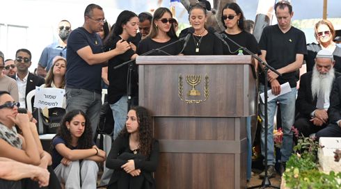 "הלב שלנו שבור, אבל הראש מורם": יוסי שרעבי מובא למנוחות