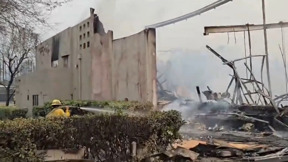 נותר רק קיר אחד: בית הכנסת העתיק שנחרב בעקבות השריפות בקליפורניה