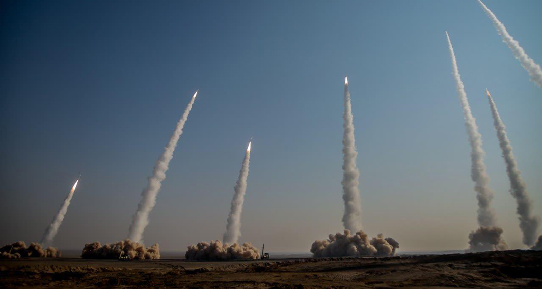 שיגור טילים בתרגיל של משמרות המהפכה האיראניים