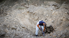 זירת נפילת הטיל ששיגרו החות'ים ליד כפר דניאל