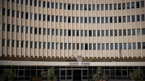 בניגוד לתקנות: רשויות מקומיות משלמות מאות אלפים ליועצים כדי לזכות בפרס החינוך