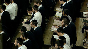 מתוך: "יומן השבו" חרדים בתפילה. 1998