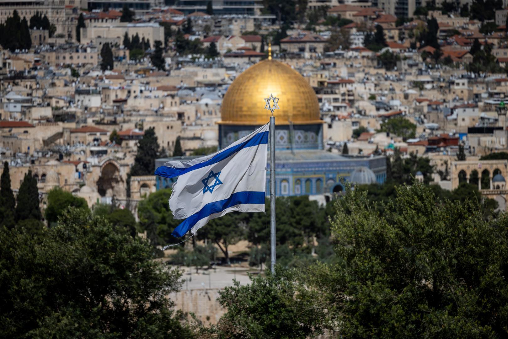 דגל ישראל ברקע ירושלים