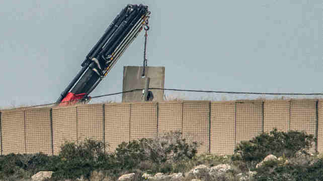 העבודה על הגדר בגבול עם לבנון