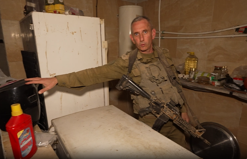 דובר צה"ל בבונקר של כוח רדואן בדרום לבנון