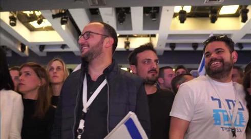 פעילי כחול לבן התעקשו לשמוח גם כשהתברר הניצחון של הימין (1)