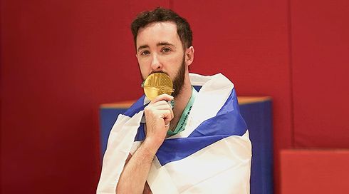 דולגופיאט זכה במדליית זהב בזמן הטבח - ויתרום מכספי מכירתה לעוטף