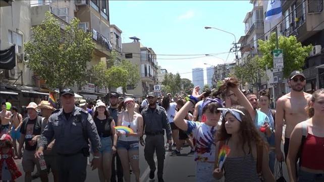 שוטרים במצעד גאווה בת"א, מתוך סרטון הזדהות של המשטרה עם הקהילה הגאה, 17.05.20