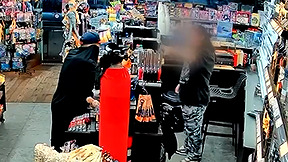 השודד המתנצל מאשקלון: המציא סיפור קורע לב - ושדד אלפי שקלים מפיצוצייה