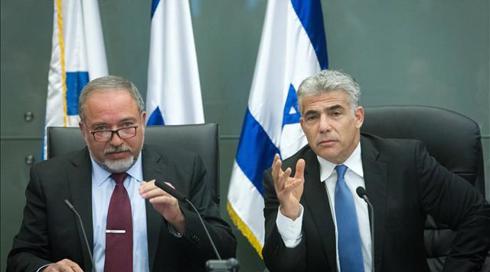 לפיד חוזר בו: ישתתף ככל שניתן בישיבות קבינט הקורונה