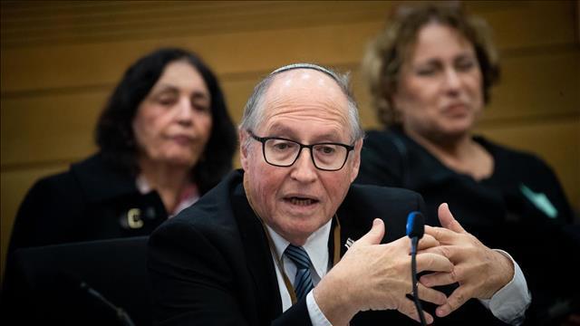 השופט בדימוס אליקים רובינשטיין
