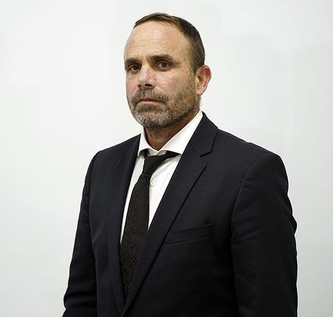 עו