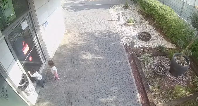 שלושה פעוטות הסתובבו ברחוב ללא השגחה