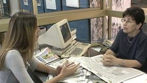סמדר הירש ורינה אברבנל על היתרונות של הספריה. 19.11.2002
