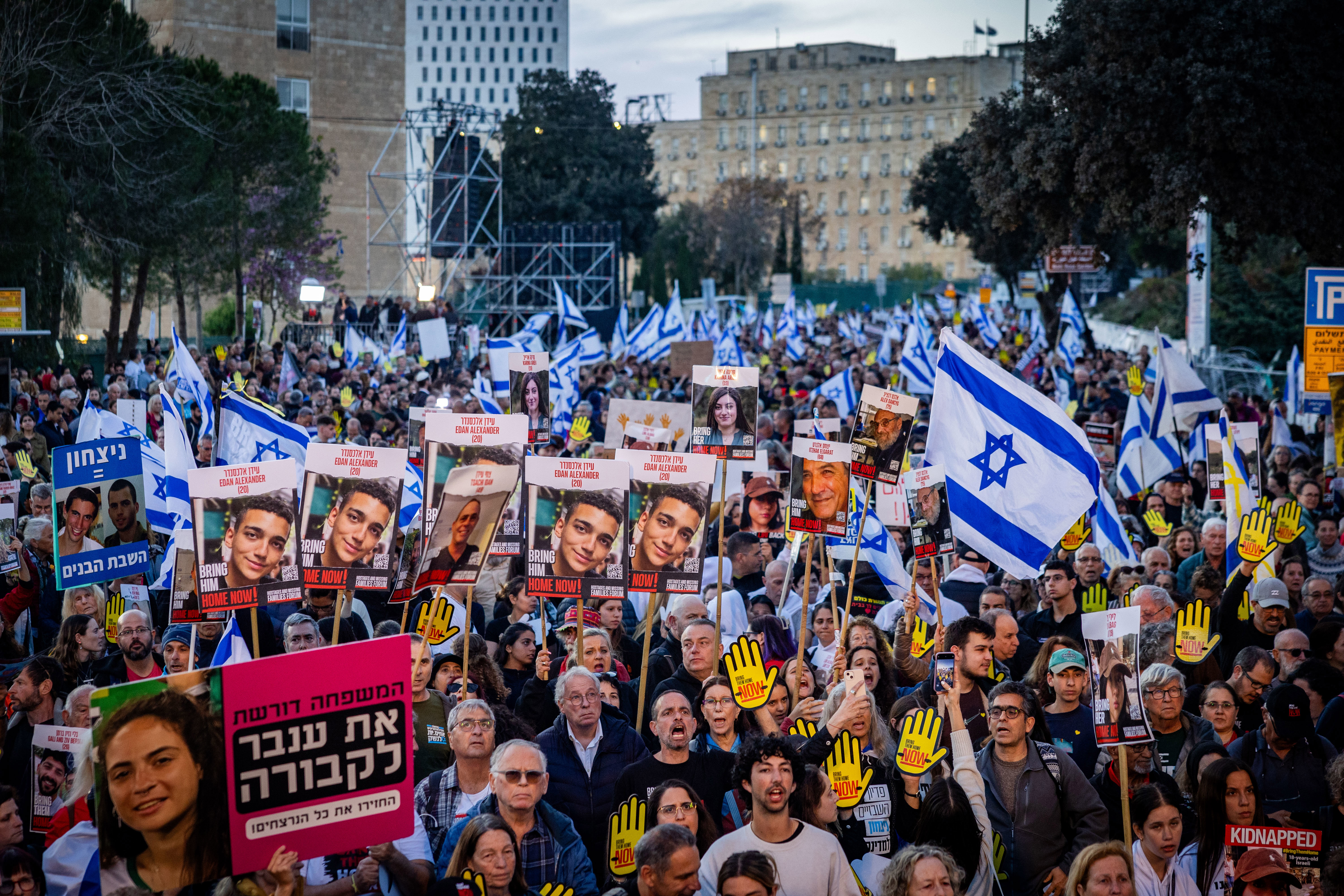 יונתן זינדל, פלאש 90
