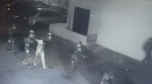 140 ק"מ מהגבול: לוחמי שייטת 13 לכדו מפקד בכיר בחיזבאללה - בצפון לבנון