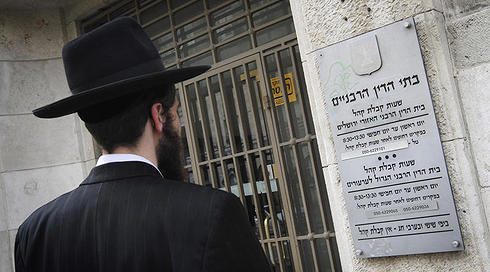 סרבן גט הטיח באישתו "תשתקי, חצופה", והדיינים התעלמו