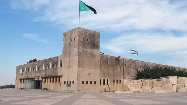 לטרון