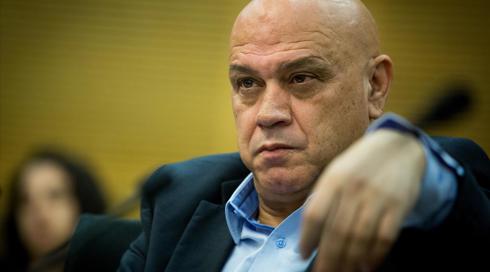 השר עיסאווי פריג' עבר אירוע מוחי קל ופונה לבית החולים