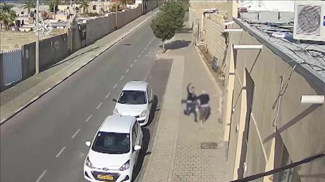 תיעוד פיגוע דקירה ביפו ב-21.11.21