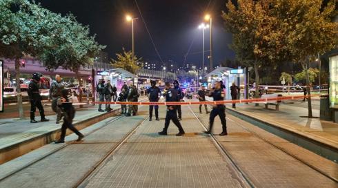 פיגוע דקירה בירושלים: מאבטח נפצע קל בידו, המחבל נוטרל