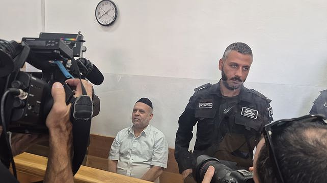 הרב משה יזדי בהקראת גזר הדין בבית המשפט