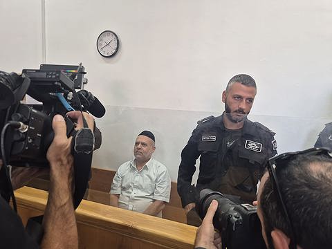הרב משה יזדי בהקראת גזר הדין בבית המשפט