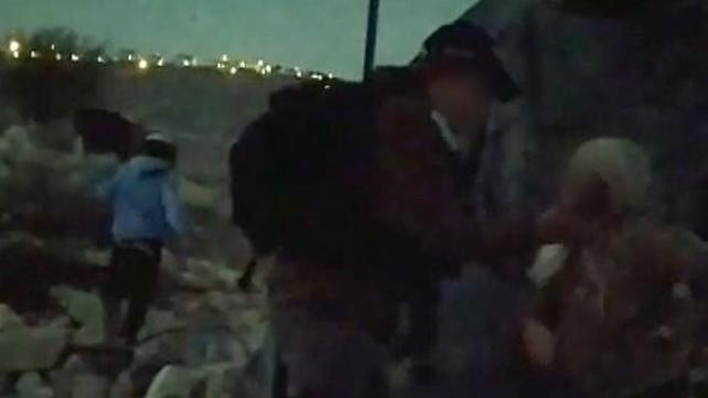 שוטרת מג"ב תועדה סוטרת לילד בן 8 בקומי אורי, יצהר, 30.10.2019