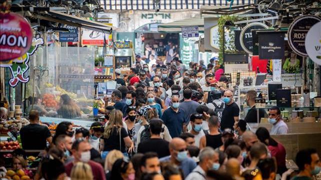 אנשים ברחוב בימי קורונה