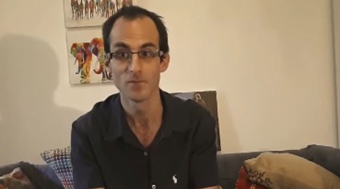 משרד הבריאות דן בהשעיית רישיונו של הפסיכולוג החשוד בפגיעה מינית במטופלת
