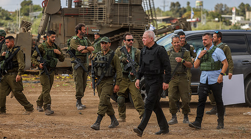 שר הביטחון גלנט: "אני אחראי על מערכת הביטחון בשבועיים האחרונים, גם באירועים הקשים"