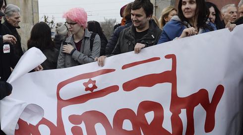 פולין מאיימת: אם ישראל לא תתנצל – נחריף את התגובה