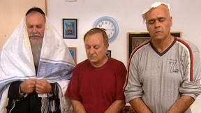 מוריס מטהר את הבית, 2003