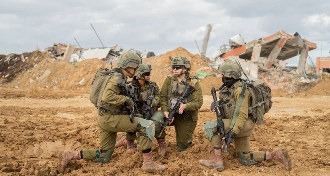 לוחמות צה"ל בפעולה