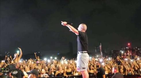 "הגענו מהונג קונג": עומר אדם בהופעה שלא תישכח