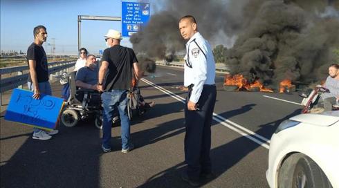 מחאת הנכים: מפגינים חסמו את נתיבי איילון