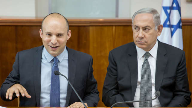 נתניהו (מימין) ובנט בישיבת ממשלה