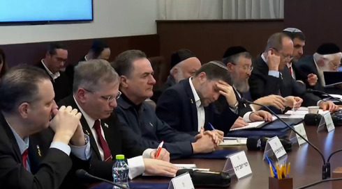 שלא יחסר: הקואליציה שוקלת למנות שרים נוספים כדי לפתור את התסבוכת הפוליטית