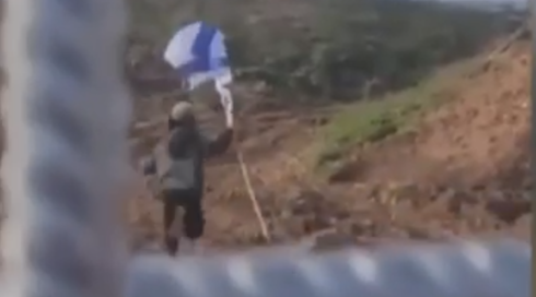 תיעוד: 2 ילדים עברו את הגדר לשטח המכשול שלפני רצועת עזה