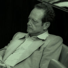 יגאל אלון
