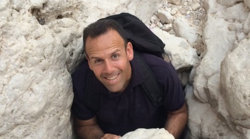 אימו של החטוף אוהד יהלומי חשפה את השיר שמקדישה לו כל בוקר: "שבויה באזיקי פחדים"