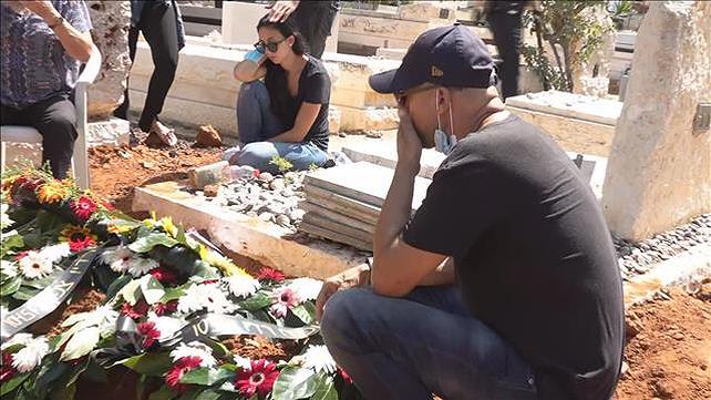 מירית הררי לוויה - דידי הררי ליד הקבר 21.09.20