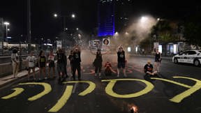 מפגינים מוחים בקריאה לשחרור חטופים המוחזקים בעזה מחוץ לקריה