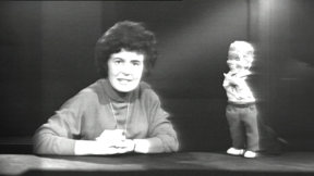 שלומית דקל עם בובה, 1966