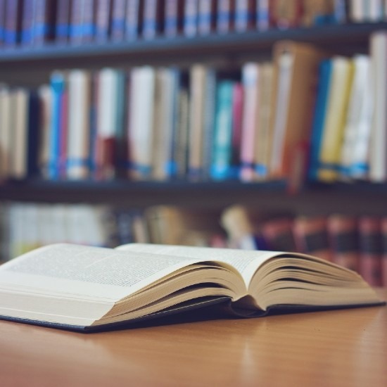 La poesía intrigante de Shimon Adaf