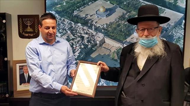 שר הבריאות לשעבר ליצמן עם סגן מנהלת ביה"ח וולפסון