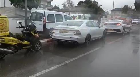 חשד לאלימות במשפחה: גבר דקר את אשתו ובנותיו בהוד השרון – תינוקת מתה