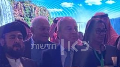 לצד השר הסורי: תקרית התמונה המשותפת של השר כץ בסעודיה