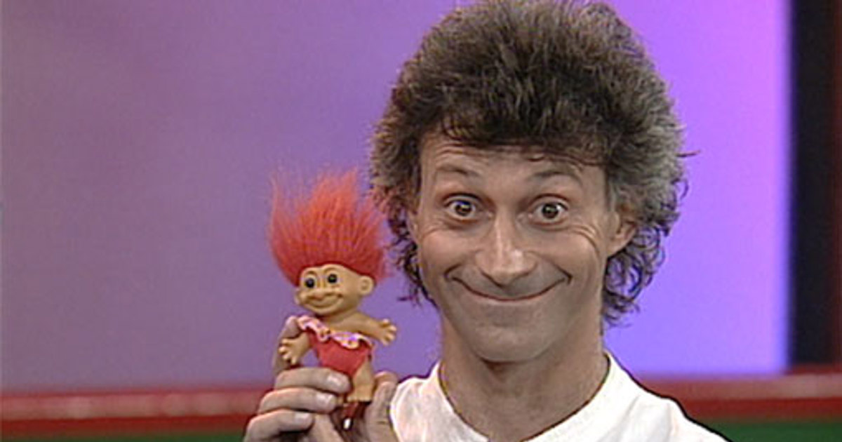 מתי כספי | שולחן ארוך - בובה מתי
