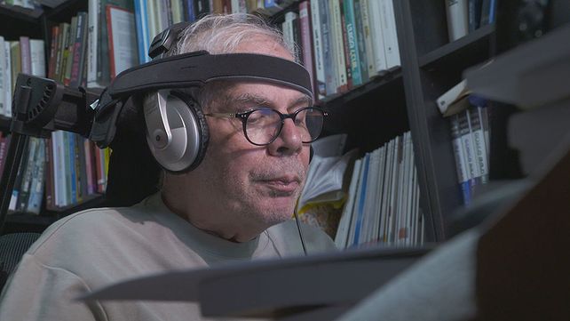 אורן נהרי בהקלטת תוכניתו האחרונה, בחודש שעבר